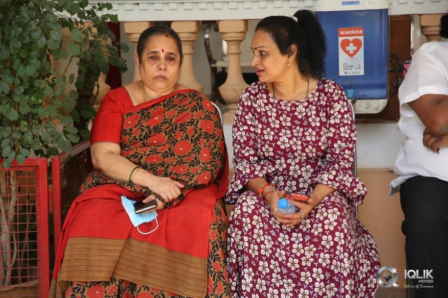 Celebrities-pay-homage-to-superstar-Krishna